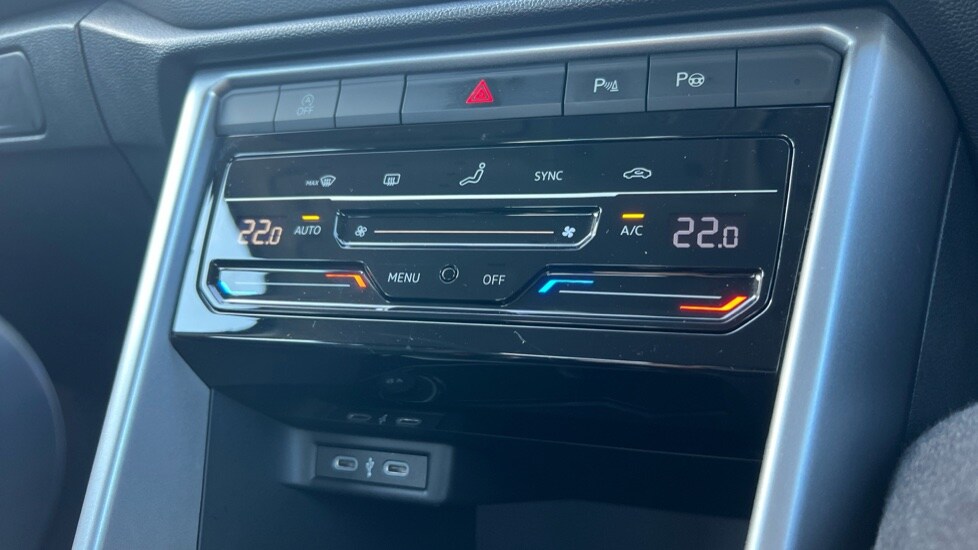 Used Volkswagen T-Roc 2024 for sale - 76438139: Photo 54