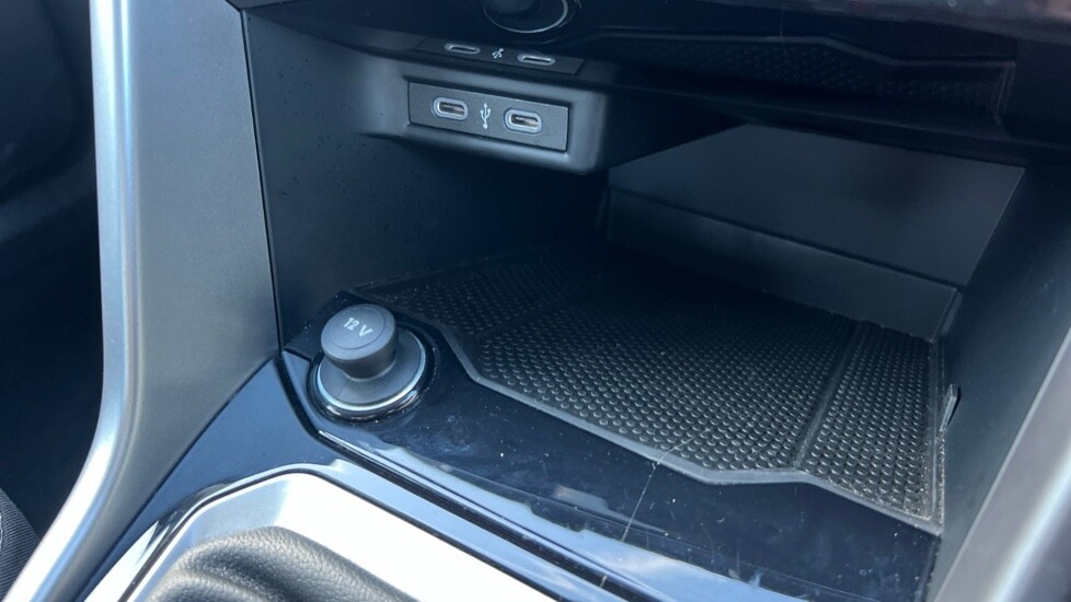 Used Volkswagen T-Roc 2024 for sale - 76438139: Photo 55