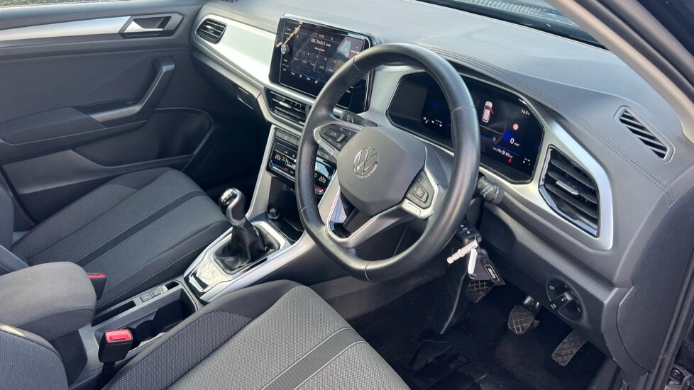 Used Volkswagen T-Roc 2024 for sale - 76438139: Photo 6