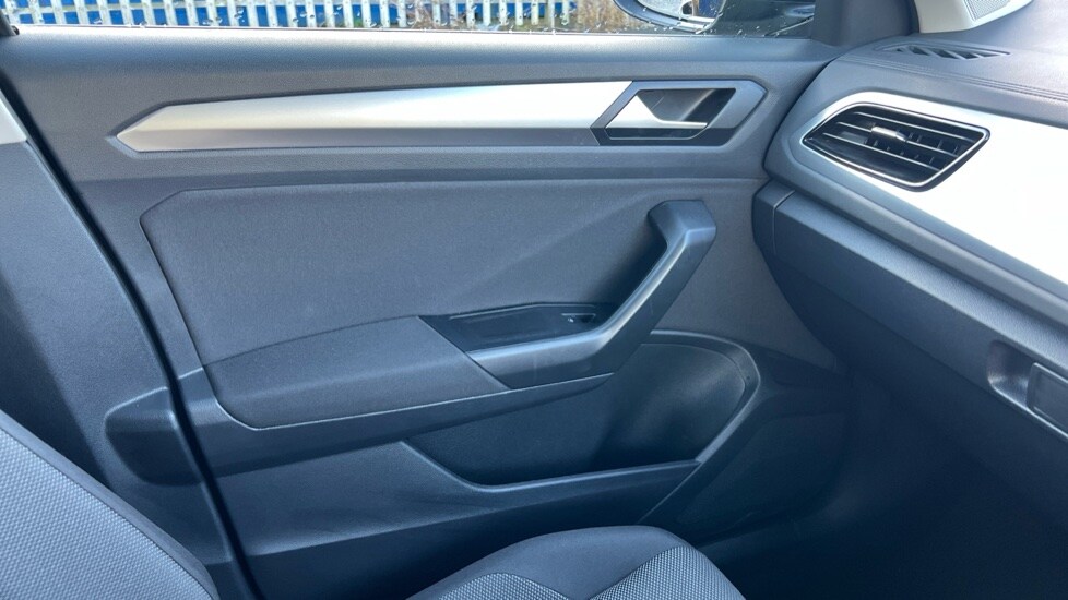 Used Volkswagen T-Roc 2024 for sale - 76438139: Photo 60