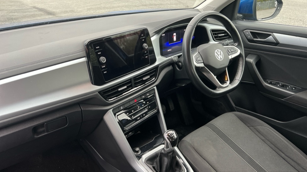 Used Volkswagen T-Roc 2023 for sale - 76668196: Photo 2