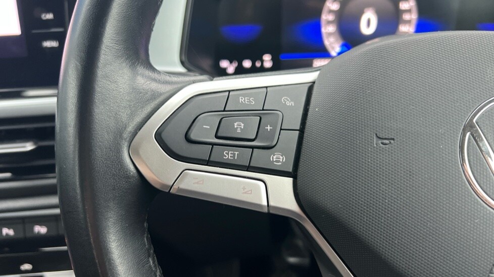 Used Volkswagen T-Roc 2023 for sale - 76668196: Photo 31