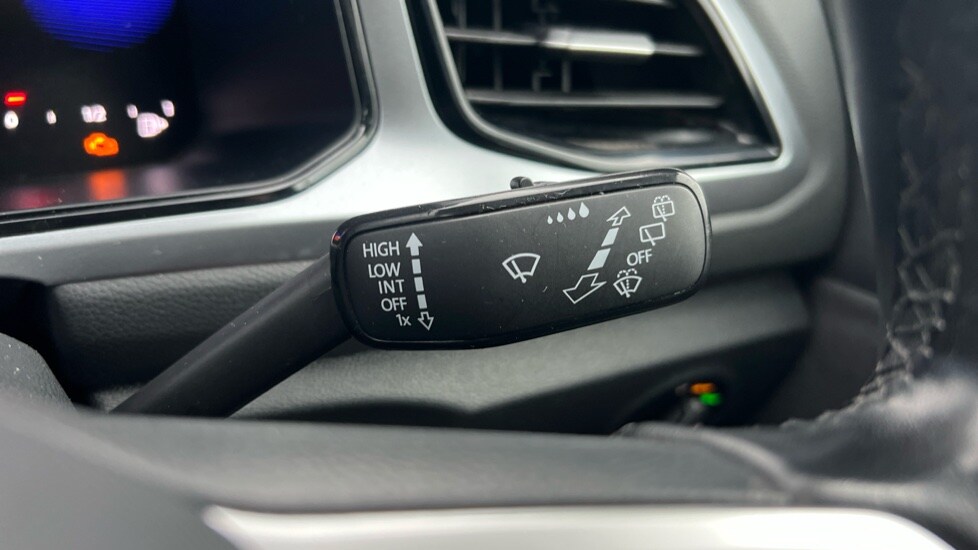 Used Volkswagen T-Roc 2023 for sale - 76668196: Photo 32