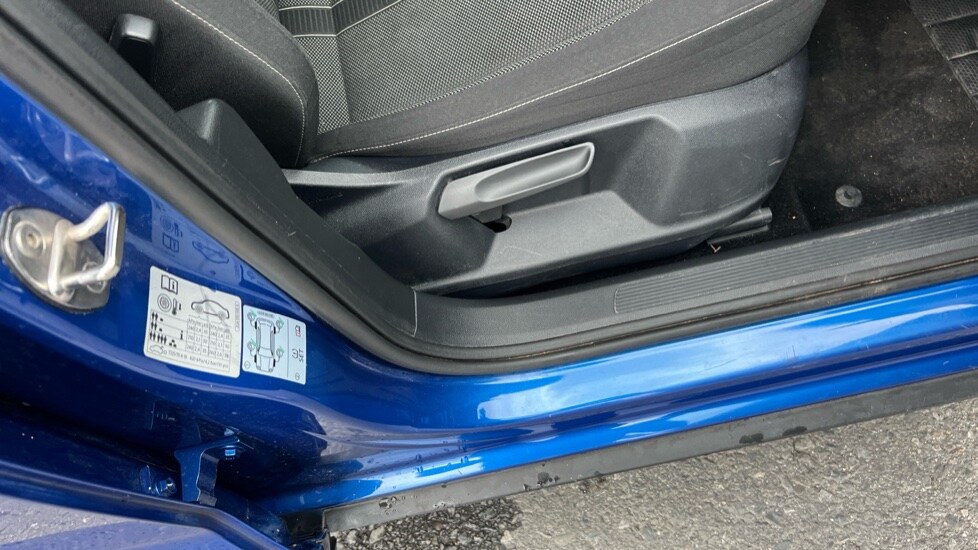 Used Volkswagen T-Roc 2023 for sale - 76668196: Photo 40