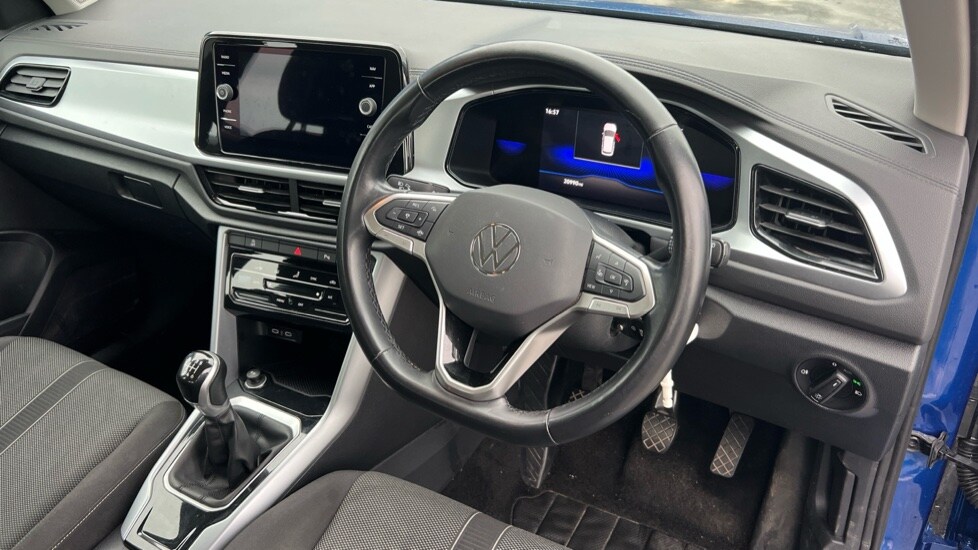 Used Volkswagen T-Roc 2023 for sale - 76668196: Photo 6