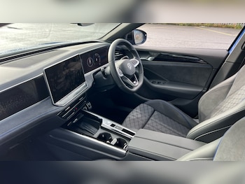 Used Volkswagen Passat 2025 for sale - 75660179: Photo