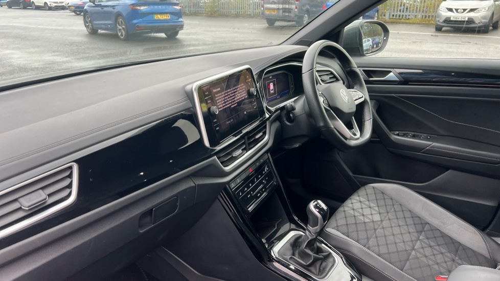 Used Volkswagen T-Roc 2023 for sale - 77018331: Photo 2