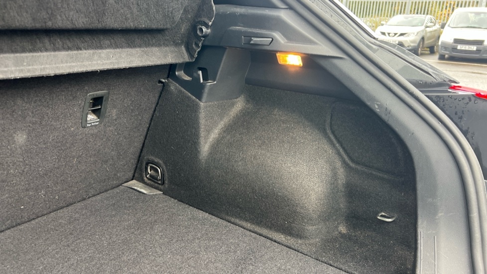 Used Volkswagen T-Roc 2023 for sale - 77018331: Photo 29