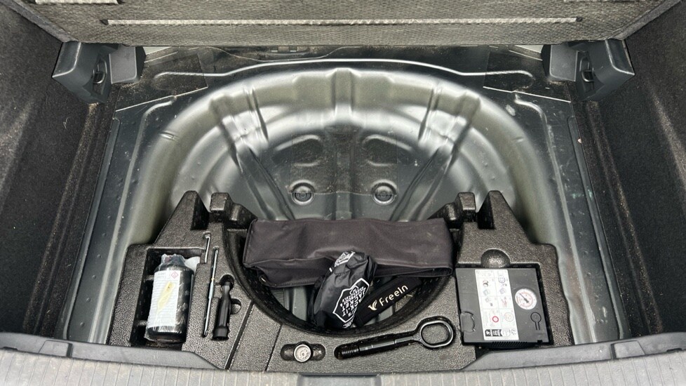 Used Volkswagen T-Roc 2023 for sale - 77018331: Photo 32