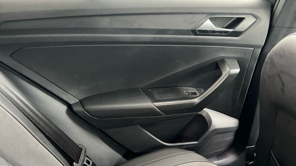 Used Volkswagen T-Roc 2023 for sale - 77018331: Photo 37