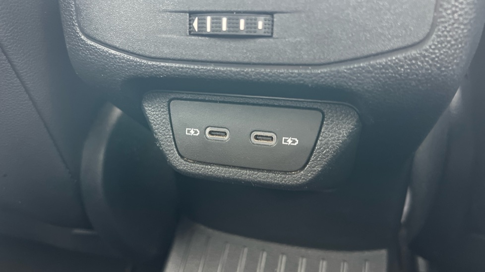 Used Volkswagen T-Roc 2023 for sale - 77018331: Photo 41