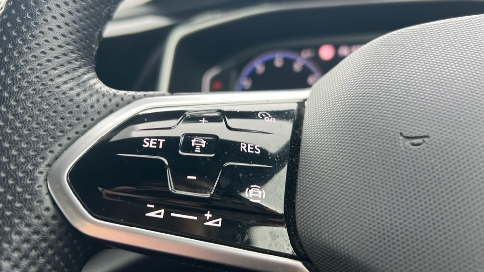 Used Volkswagen T-Roc 2023 for sale - 77018331: Photo 45