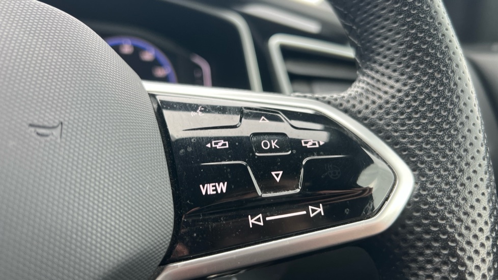 Used Volkswagen T-Roc 2023 for sale - 77018331: Photo 46