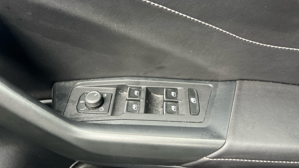 Used Volkswagen T-Roc 2023 for sale - 77018331: Photo 52