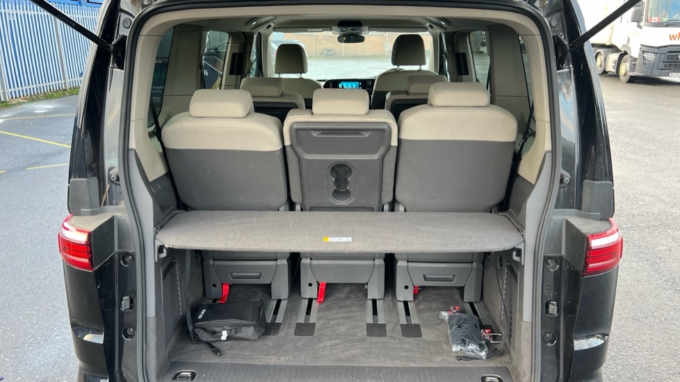 Used Volkswagen Multivan 2024 for sale - 76435011: Photo 16