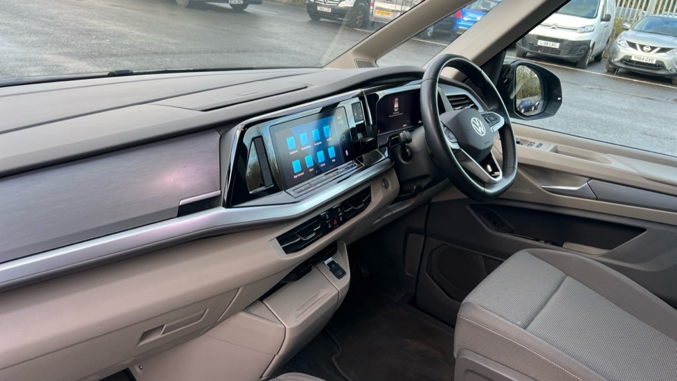 Used Volkswagen Multivan 2024 for sale - 76435011: Photo 2