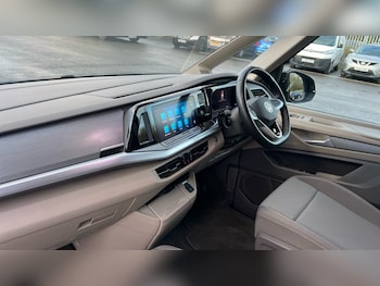 Used Volkswagen Multivan 2024 for sale - 76435011: Photo