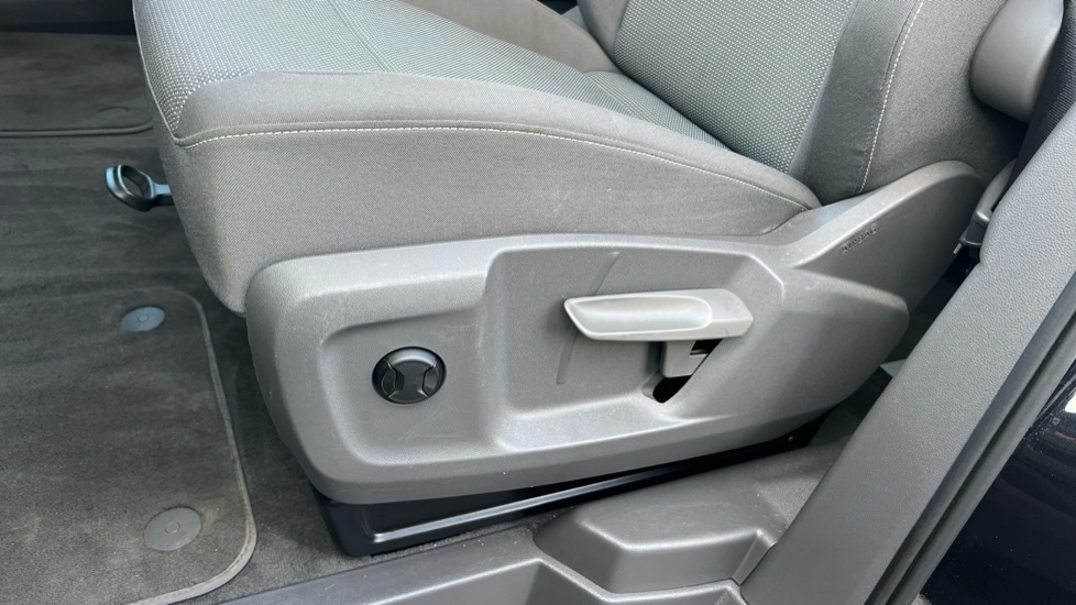 Used Volkswagen Multivan 2024 for sale - 76435011: Photo 58