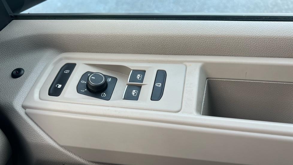 Used Volkswagen Multivan 2024 for sale - 76435011: Photo 65