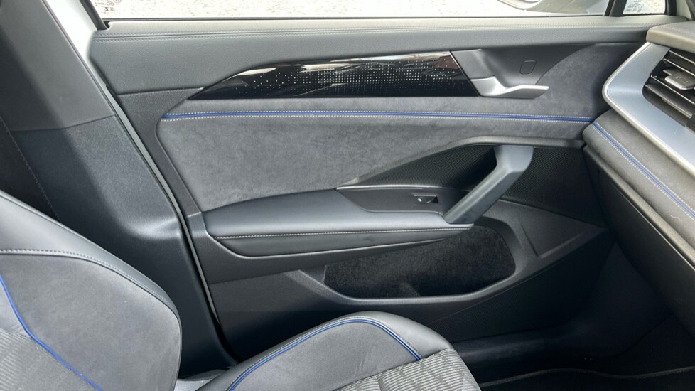 Used Volkswagen Touran 2025 for sale - 76528859: Photo 76