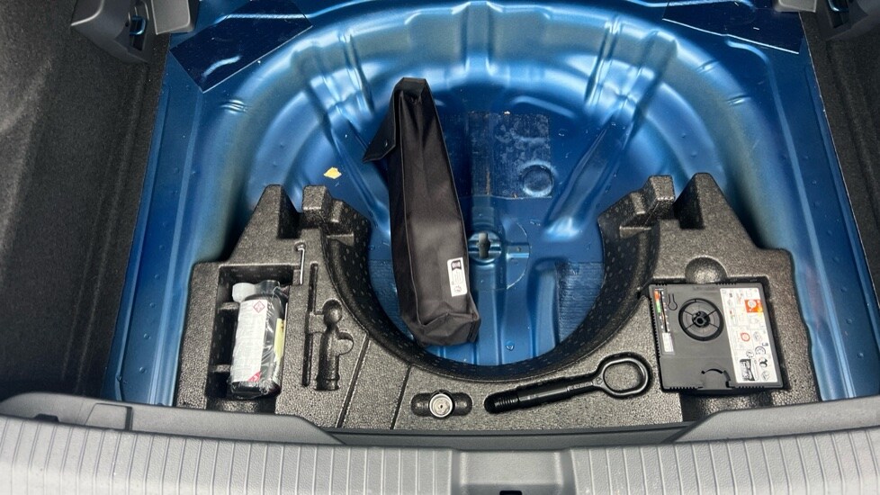 Used Volkswagen T-Roc 2025 for sale - 76533908: Photo 32