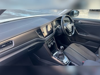 Used Volkswagen T-Roc 2018 for sale - 76766378: Photo