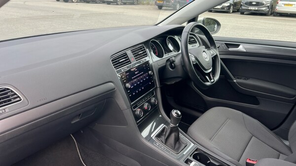 Used Volkswagen Golf 2019 for sale - 76066882: Photo 2