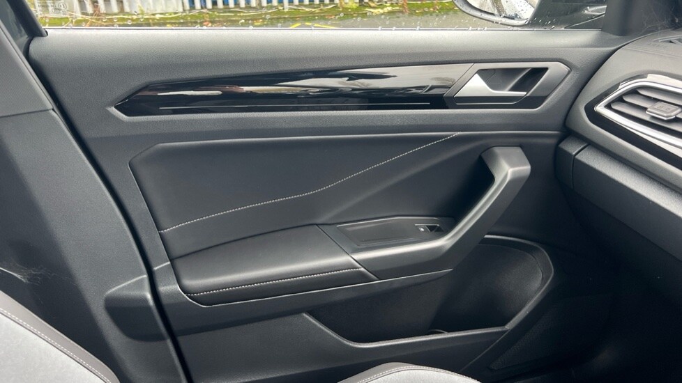 Used Volkswagen T-Roc 2025 for sale - 76438061: Photo 48