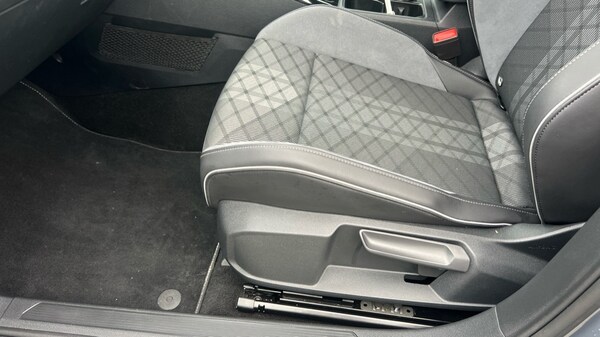 Used Volkswagen Golf 2024 for sale - 76015108: Photo 39