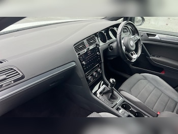 Used Volkswagen Golf 2019 for sale - 76691563: Photo