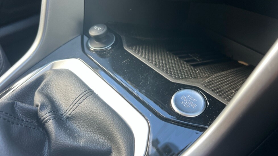 Used Volkswagen T-Roc 2025 for sale - 75472693: Photo 57