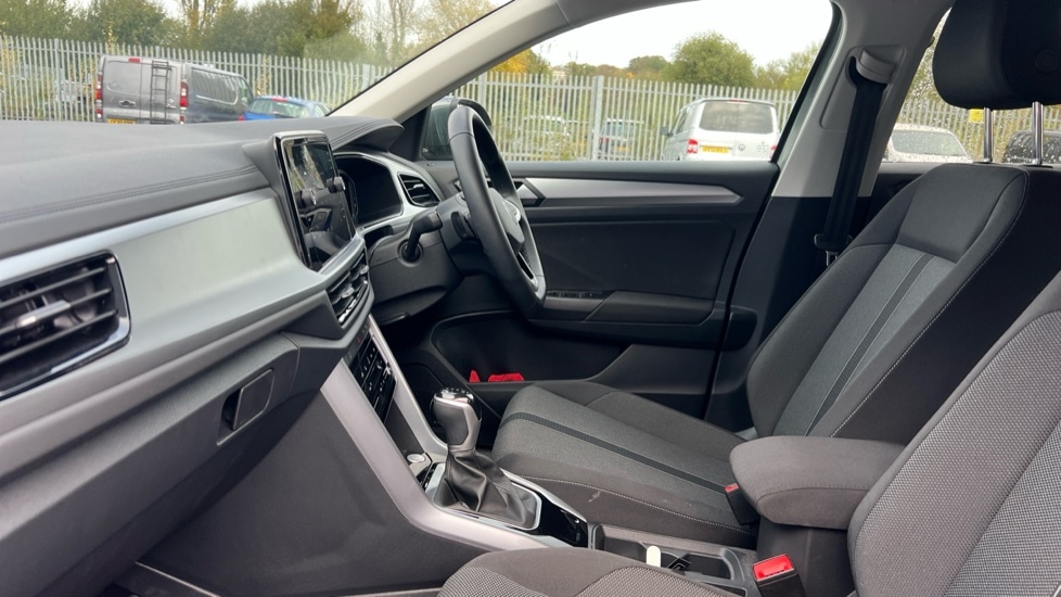 Used Volkswagen T-Roc 2025 for sale - 76452147: Photo 27