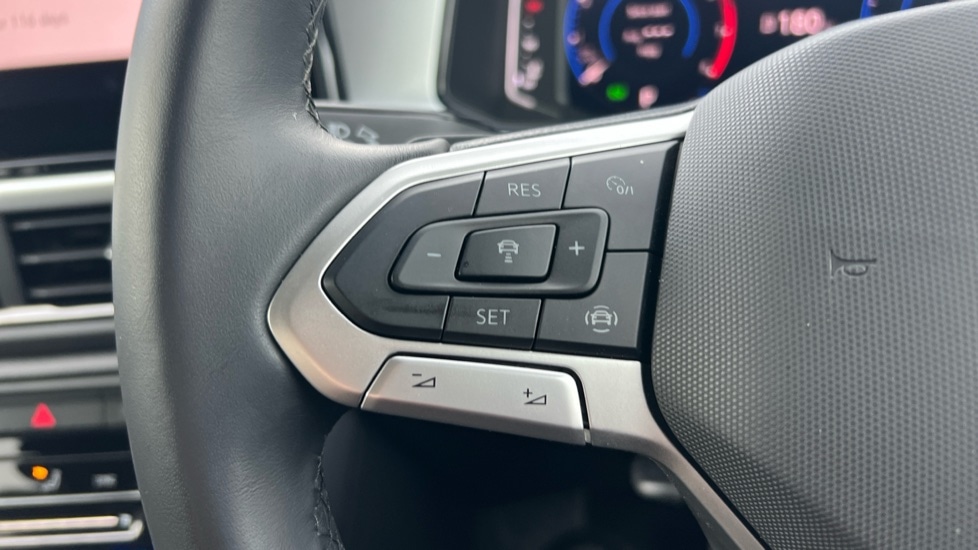 Used Volkswagen T-Roc 2025 for sale - 76452147: Photo 30