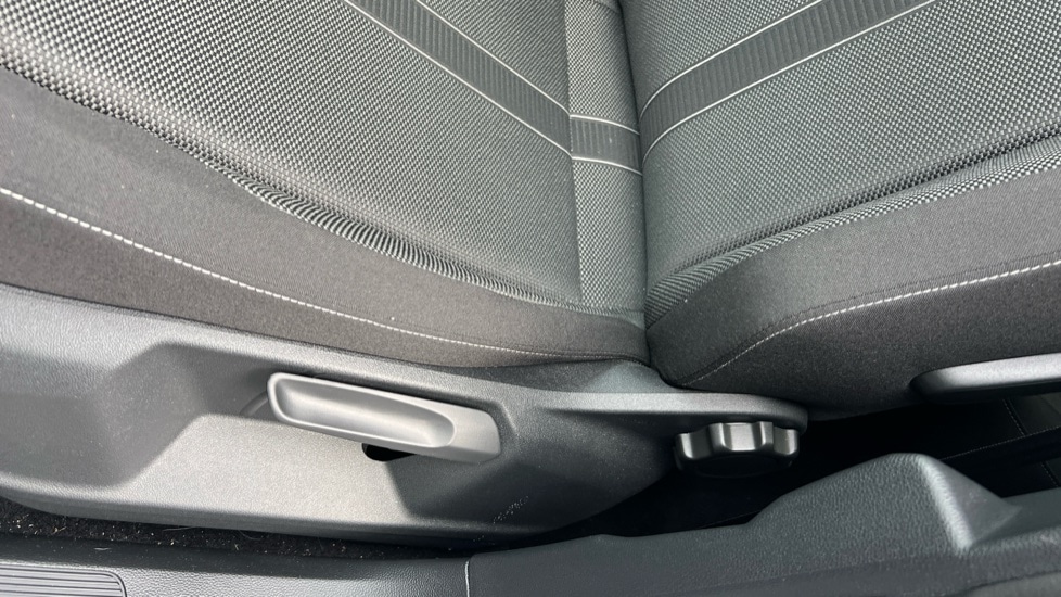 Used Volkswagen T-Roc 2025 for sale - 76452147: Photo 38