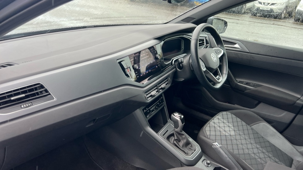 Used Volkswagen Polo 2024 for sale - 76438105: Photo 2