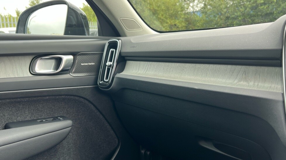 Used Volvo XC40 2024 for sale - 75735311: Photo 38