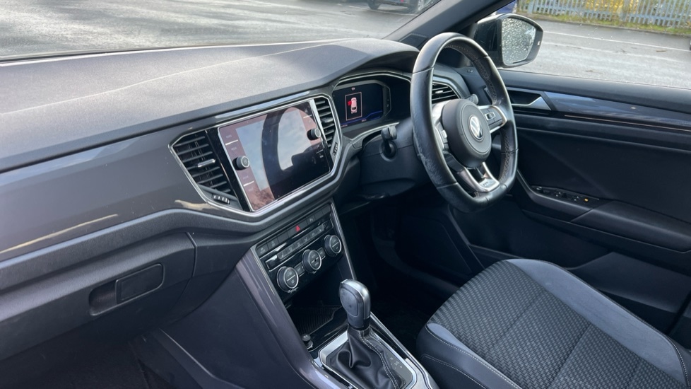 Used Volkswagen T-Roc 2021 for sale - 76312136: Photo 2