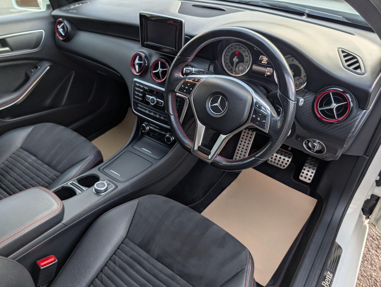 Used Mercedes-Benz A-Class 2015 for sale - 77537326: Photo 13