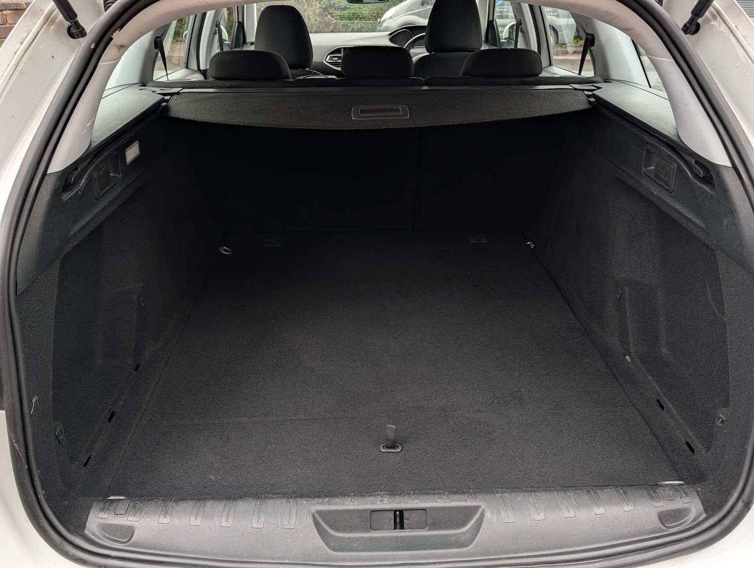 Used Peugeot 308 SW 2018 for sale - 76786796: Photo 17