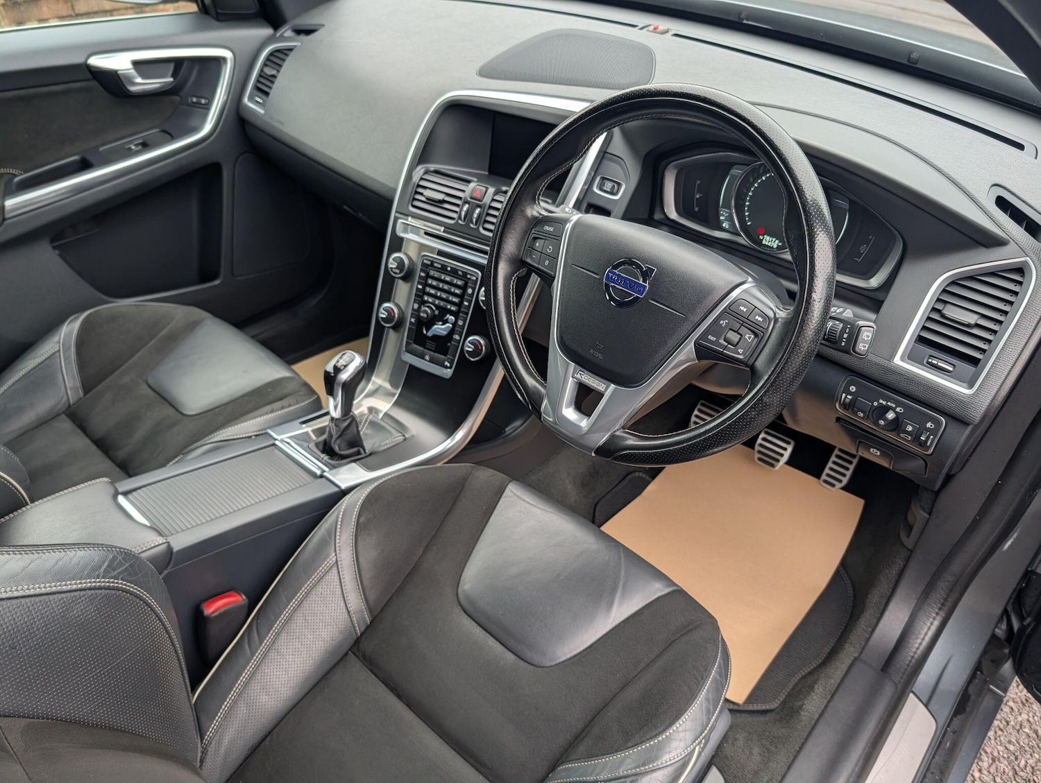 Used Volvo XC60 2015 for sale - 77598290: Photo 12