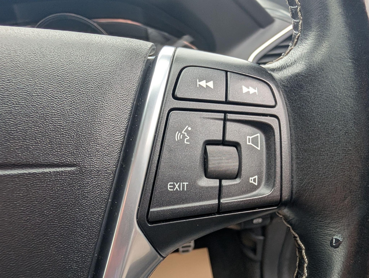 Used Volvo XC60 2015 for sale - 77598290: Photo 24