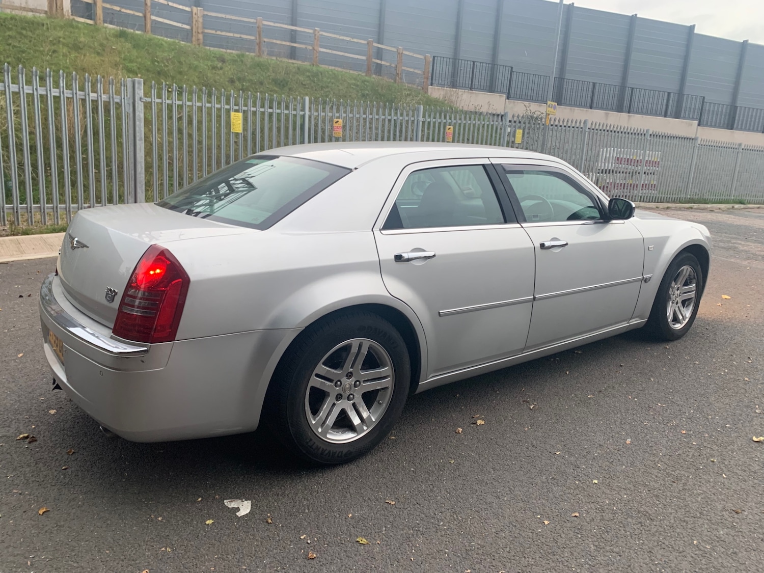 Used Chrysler 300C 2005 for sale - 76319759: Photo 2