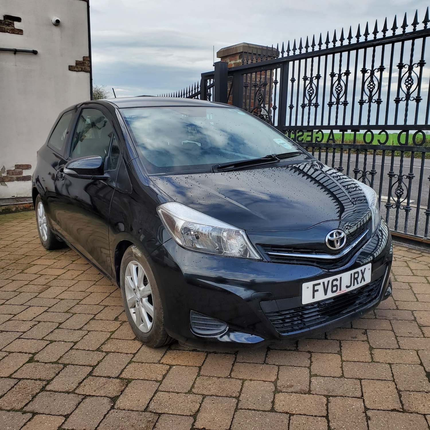 Used Toyota Yaris 2012 for sale - 73573580: Photo 1