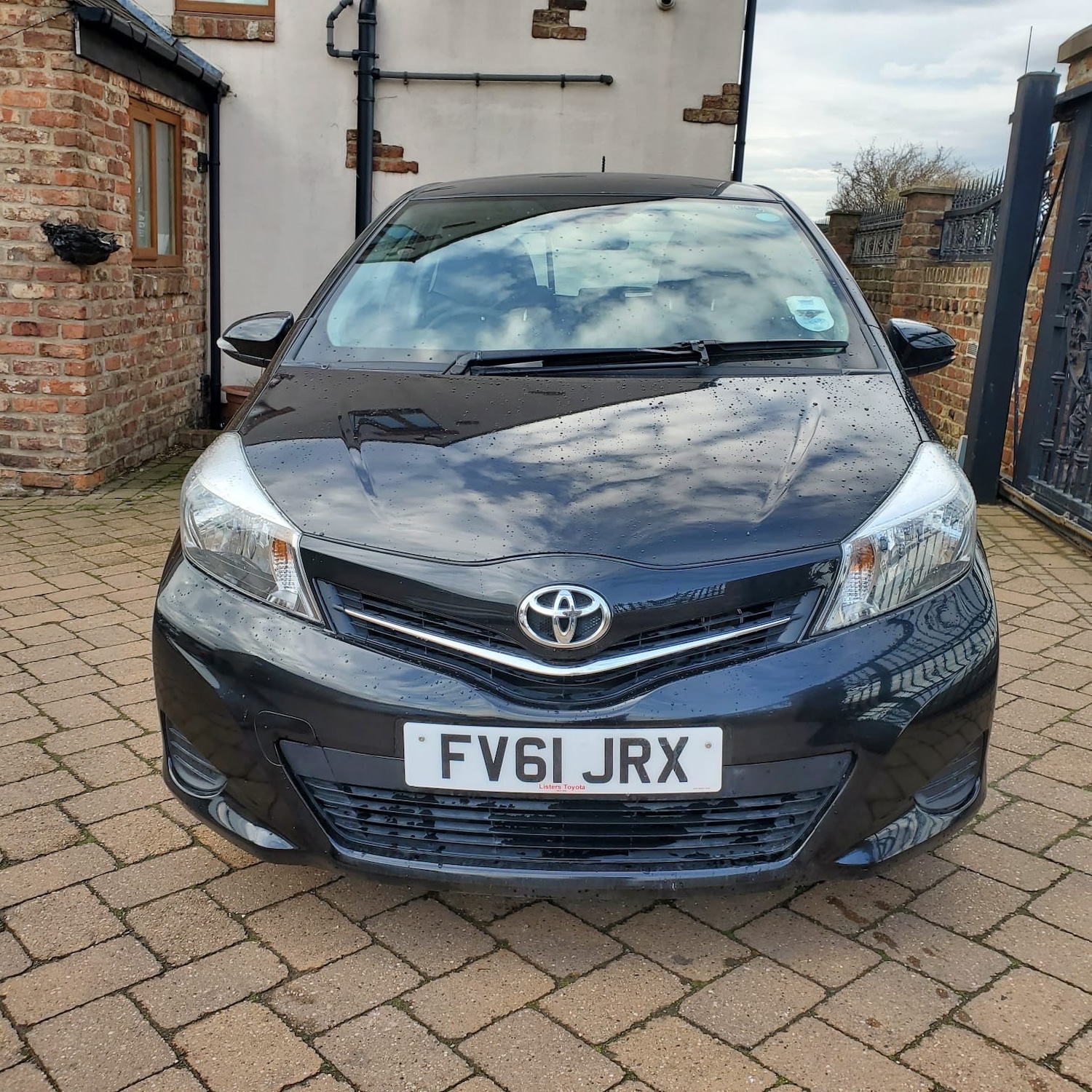 Used Toyota Yaris 2012 for sale - 73573580: Photo 2