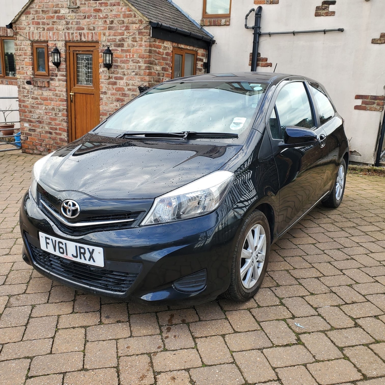 Used Toyota Yaris 2012 for sale - 73573580: Photo 3