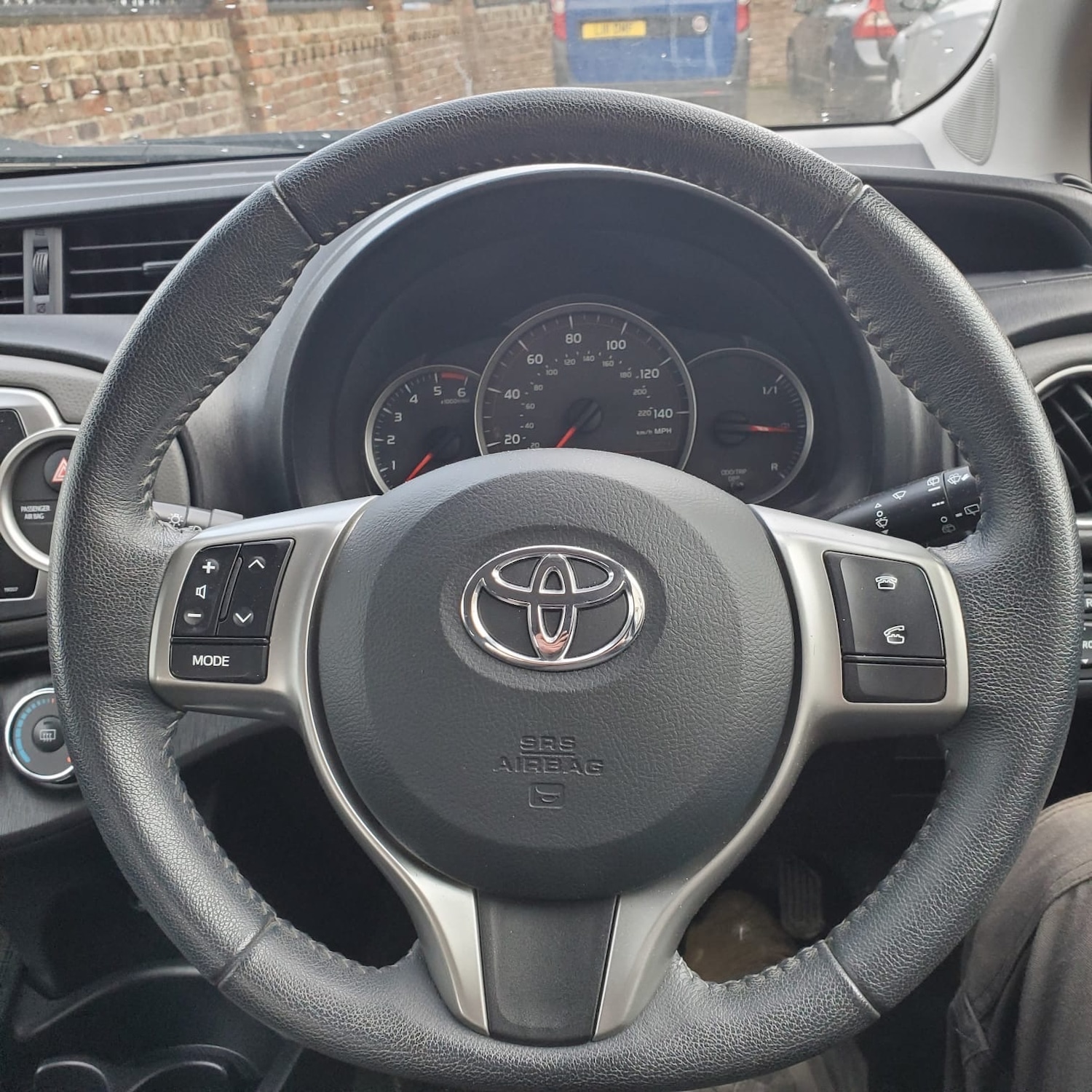 Used Toyota Yaris 2012 for sale - 73573580: Photo 9