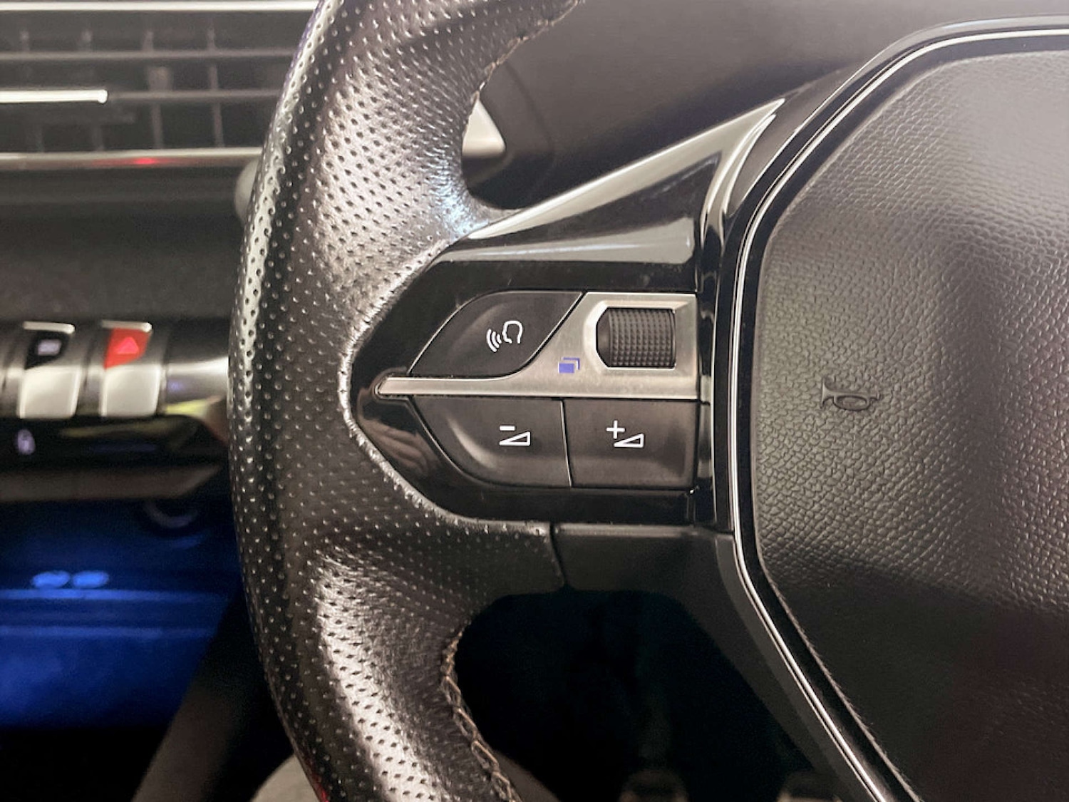 Used Peugeot 3008 2018 for sale - 77453637: Photo 17