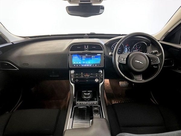 Used Jaguar XE 2019 for sale - 76162029: Photo 3