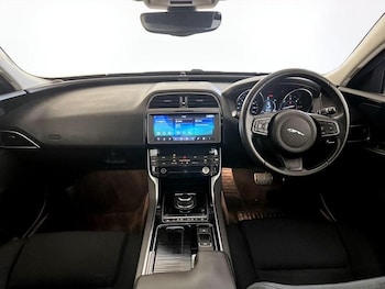 Used Jaguar XE 2019 for sale - 76162029: Photo 3