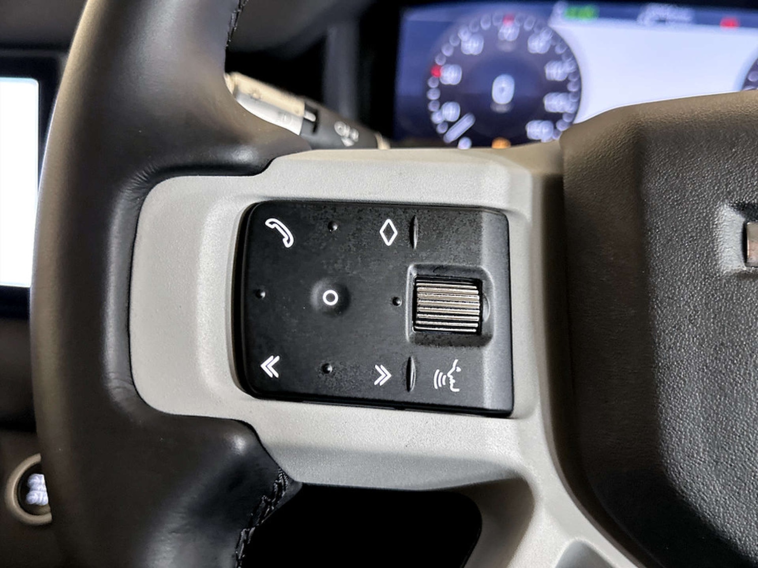 Used Land Rover Defender 110 2021 for sale - 77185920: Photo 17